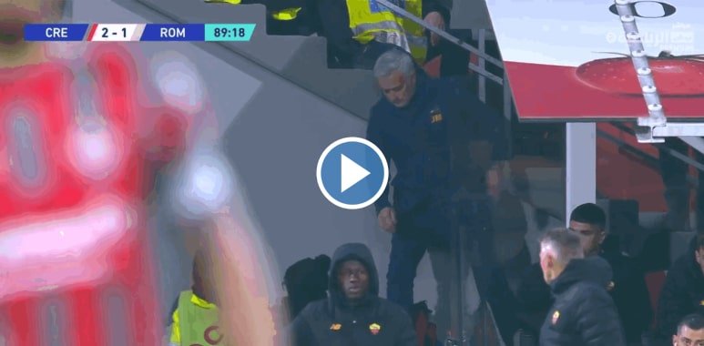 فيديو مورينيو يغادر الملعب قبل صافرة النهاية..