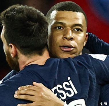 باريس يلامس لقب الدوري بعد الفوز على لانس
