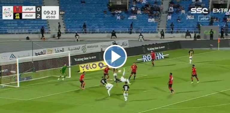 فيديو هدف عالمي خرافي لعبد الرزاق حمد الله مقصية ولا أروع في مرمى الرياض