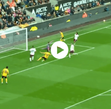 فيديو لحظة صدمة: روبن دياز يُسجل هدفًا عكسيًا في مرمى فريقه