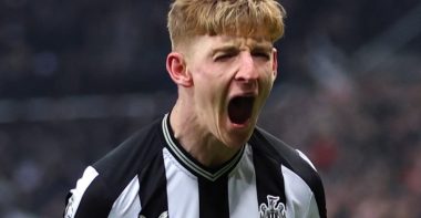 نيوكاسل يحقق الفوز على مانشستر يونايتد