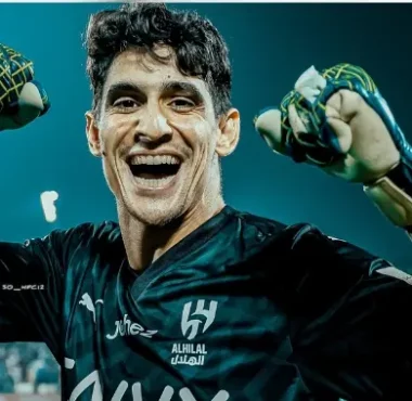 ياسين بونو.. حائط الصد الأزرق الذي قاد الهلال إلى نهائي كأس السوبر السعودي